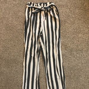 American Eagle Grey & White Stripped Pants